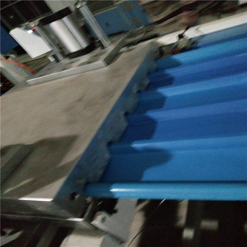 PVC 지붕 타일 샌드위치 패널 시트 제조기 라인